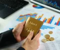 Diversifier hors des marchés : le pari souverain du Livret Gold, 100 % sans livraison physique